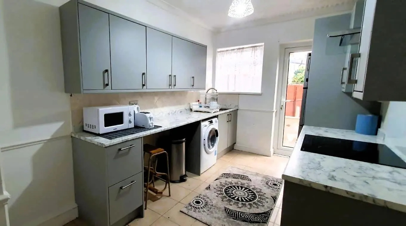 Holiday home Cosy 2-Bedroom Home Near Chadwell Heath Station Goodmayes